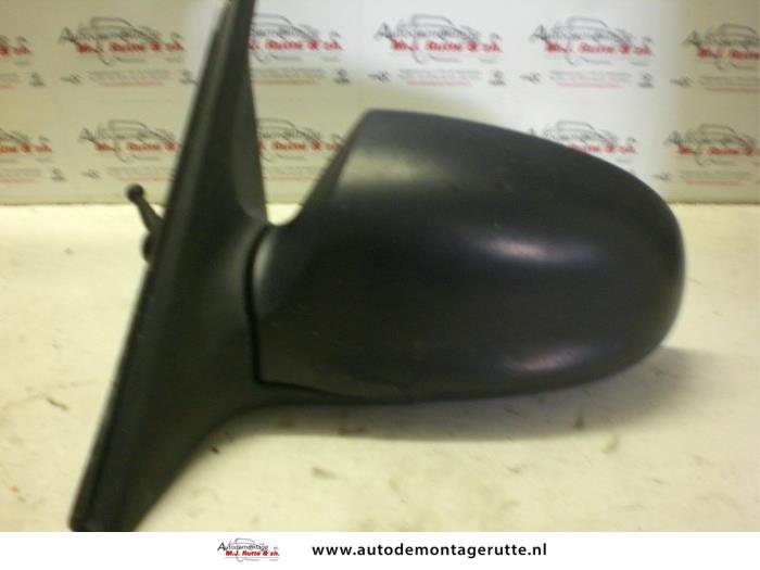 Wing mirror, left from a Hyundai Accent 1.5i 12V 2000