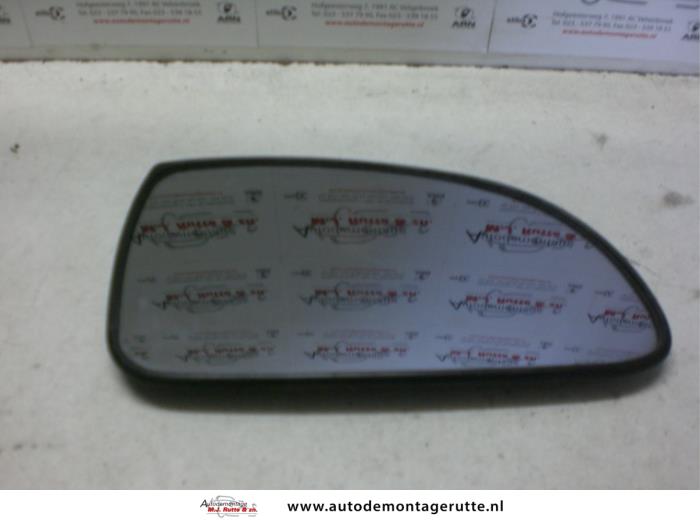 Spiegelglas rechts van een Hyundai Accent 1.5i 12V 2000