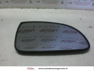 Used Mirror glass, right Hyundai Accent 1.5i 12V Price on request offered by Autodemontage M.J. Rutte B.V.