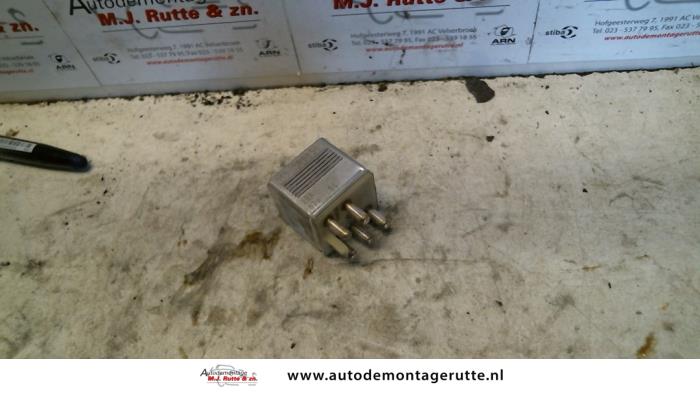 Begagnade Relä Mercedes S (W126) 280 SE,SEL Pris på förfrågan erbjuds av Autodemontage M.J. Rutte B.V.