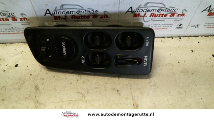 Usados Interruptor combinado de ventanillas Honda CRX (EG/EH) 1.6 ESi 16V Precio de solicitud ofrecido por Autodemontage M.J. Rutte B.V.