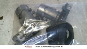Used Door lock cylinder, right Chevrolet Nubira Wagon (J100) 1.6 16V Price on request offered by Autodemontage M.J. Rutte B.V.