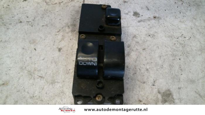 Usados Interruptor combinado de ventanillas Mitsubishi Space Runner (N1/N2) 1.8 GLi 16V Precio de solicitud ofrecido por Autodemontage M.J. Rutte B.V.