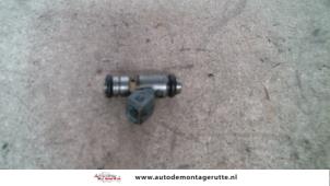 Gebrauchte Injektor (Benzineinspritzung) Renault Megane (BA/SA) 1.4 16V Preis auf Anfrage angeboten von Autodemontage M.J. Rutte B.V.