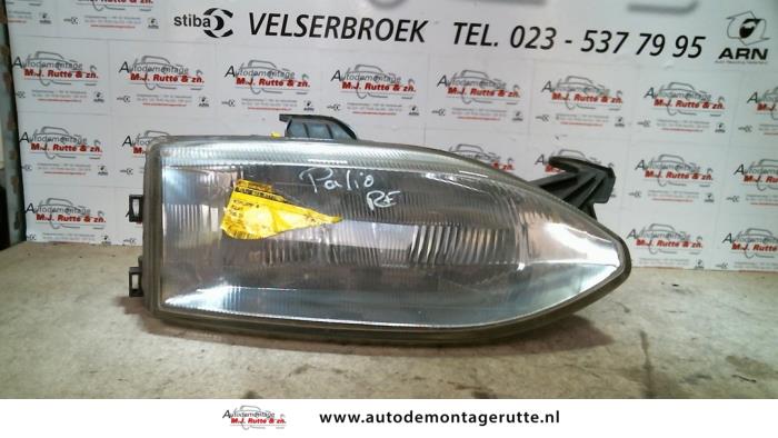 Używane Reflektor prawy Fiat Palio (178) 1.0 MPI Fire Cena na żądanie oferowane przez Autodemontage M.J. Rutte B.V.