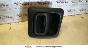 Usados Manija de puerta de 2 puertas izquierda Fiat Ducato (243/244/245) 2.3 JTD 16V Precio de solicitud ofrecido por Autodemontage M.J. Rutte B.V.