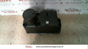 Used Electric central locking vacuum pump Volkswagen Golf III (1H1) 2.0 GTI Price on request offered by Autodemontage M.J. Rutte B.V.