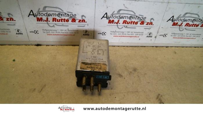 Używane Przekaznik Mercedes 200 - 500 Cena na żądanie oferowane przez Autodemontage M.J. Rutte B.V.