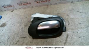 Used Front door handle 4-door, right Peugeot 206 Price on request offered by Autodemontage M.J. Rutte B.V.