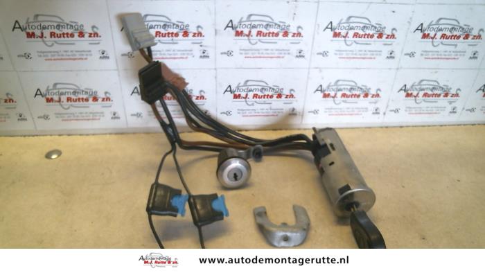 Serrure de contact + clé Peugeot Partner 1.9 D