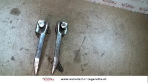 Used Front door handle 4-door, right Mercedes 200 - 500 Price on request offered by Autodemontage M.J. Rutte B.V.