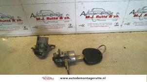 Used Door lock cylinder, left Hyundai Starex (H 1) 2.5 TD Price on request offered by Autodemontage M.J. Rutte B.V.