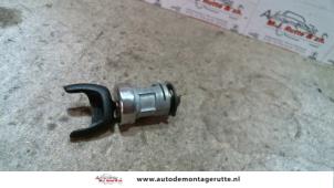 Gebrauchte Zündschloss + Schlüssel Ford Mondeo III 2.0 TDCi 130 16V Preis auf Anfrage angeboten von Autodemontage M.J. Rutte B.V.