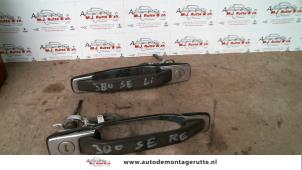 Used Door handle 4-door, front left Mercedes W126 Price on request offered by Autodemontage M.J. Rutte B.V.