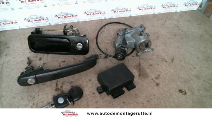 Używane Stacyjka + Kluczyk Volkswagen Polo III (6N2) 1.4 16V 75 Cena na żądanie oferowane przez Autodemontage M.J. Rutte B.V.
