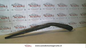 Used Rear wiper arm Peugeot 205 II (20A/C) 1.4 Price on request offered by Autodemontage M.J. Rutte B.V.