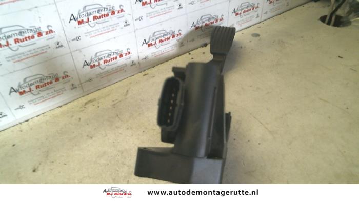 Accelerator pedal from a Alfa Romeo 147 (937) 1.6 HP Twin Spark 16V 2001
