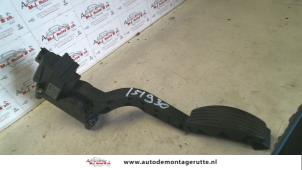 Used Accelerator pedal Alfa Romeo 147 (937) 1.6 HP Twin Spark 16V Price on request offered by Autodemontage M.J. Rutte B.V.