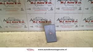 Used Panic lighting switch Opel Signum (F48) 2.2 DGI 16V Price on request offered by Autodemontage M.J. Rutte B.V.