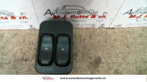 Usados Interruptor de ventanilla eléctrica Opel Astra G (F08/48) 1.6 Precio de solicitud ofrecido por Autodemontage M.J. Rutte B.V.