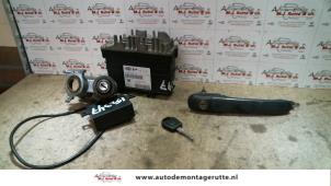 Used Set of cylinder locks (complete) Volkswagen Polo III (6N1) 1.4i 60 Price on request offered by Autodemontage M.J. Rutte B.V.