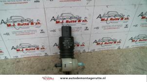 Used Windscreen washer pump Volkswagen Polo III (6N1) 1.6i 75 Price on request offered by Autodemontage M.J. Rutte B.V.