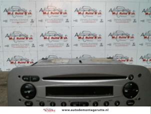 Gebrauchte Radio Alfa Romeo 147 (937) 1.9 JTD Preis auf Anfrage angeboten von Autodemontage M.J. Rutte B.V.