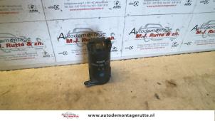 Used Windscreen washer pump Daihatsu Cuore (L251/271/276) 1.0 12V Price on request offered by Autodemontage M.J. Rutte B.V.