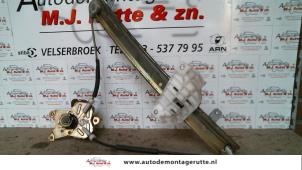 Used Window mechanism 2-door, front right Mitsubishi Colt (CJ) 1.3 GL,GLX 12V Price on request offered by Autodemontage M.J. Rutte B.V.