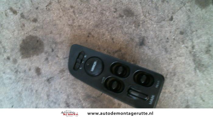 Usados Interruptor combinado de ventanillas Honda CRX (EG/EH) 1.6 ESi 16V Precio de solicitud ofrecido por Autodemontage M.J. Rutte B.V.