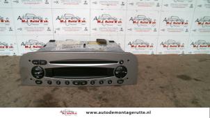 Used Radio Alfa Romeo 147 (937) 1.6 HP Twin Spark 16V Price on request offered by Autodemontage M.J. Rutte B.V.