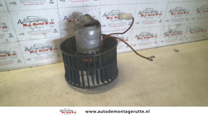 Moteur de ventilation chauffage d'un Opel Corsa B (73/78/79) 1.4i Swing,Joy,Sport,GLS 1994