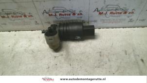 Used Windscreen washer pump Volkswagen Polo III (6N2) 1.9 SDI Price on request offered by Autodemontage M.J. Rutte B.V.