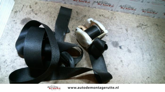 Front seatbelt, left from a Opel Corsa 1998