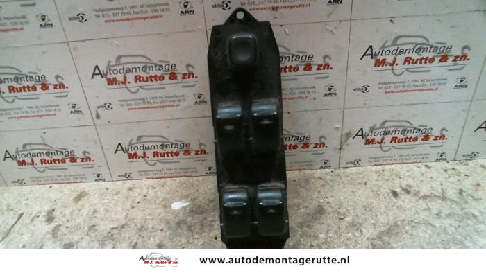 Usados Interruptor combinado de ventanillas Chevrolet Nubira (J200) 2.0 16V Precio de solicitud ofrecido por Autodemontage M.J. Rutte B.V.