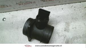 Usados Medidor de flujo de aire Volkswagen Polo III (6N2) 1.4 TDI Precio de solicitud ofrecido por Autodemontage M.J. Rutte B.V.