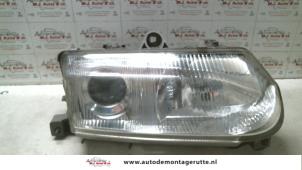 Używane Reflektor prawy Alfa Romeo 146 (930B) 1.8 Twin Spark 16V Cena na żądanie oferowane przez Autodemontage M.J. Rutte B.V.