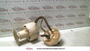 Usagé Pompe carburant électrique Volkswagen Passat (3B2) 1.6 Prix sur demande proposé par Autodemontage M.J. Rutte B.V.