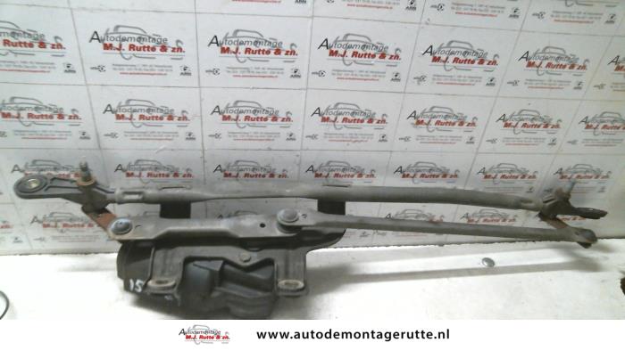 Scheibenwischermotor+Mechanik van een Alfa Romeo 146 (930B) 1.8 Twin Spark 16V 1997