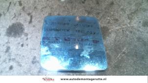 Używane Szyba lusterka prawego Mercedes 190 (W201) 2.0 E Cena na żądanie oferowane przez Autodemontage M.J. Rutte B.V.