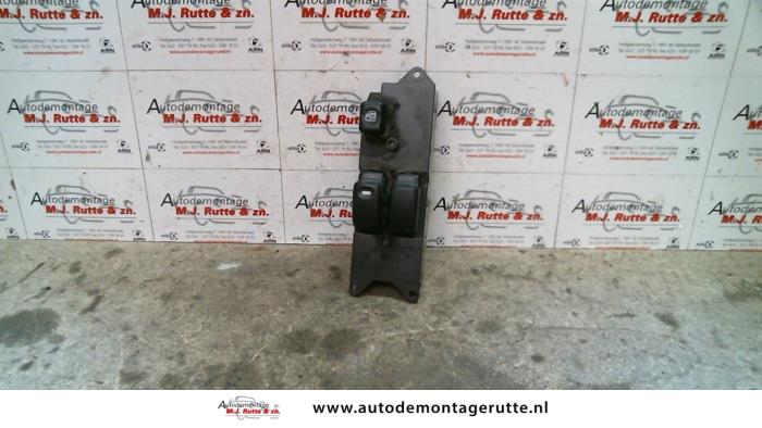 Usados Interruptor combinado de ventanillas Mitsubishi Colt (CJ) 1.6 GLXi 16V Precio de solicitud ofrecido por Autodemontage M.J. Rutte B.V.