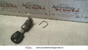Usagé Serrure portière cylindre gauche Daewoo Lanos (TA/TF08/48/86) 1.3 Prix sur demande proposé par Autodemontage M.J. Rutte B.V.