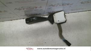 Usados Interruptor de indicador de dirección Opel Omega B (25/26/27) 2.6 V6 24V Precio de solicitud ofrecido por Autodemontage M.J. Rutte B.V.