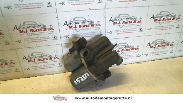 Electric heater valve from a Mercedes-Benz E (W124) 2.0 200 1986