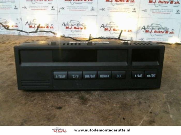 Begagnade Innerdisplay BMW 3 serie Touring (E30/5) 318i . Pris på förfrågan erbjuds av Autodemontage M.J. Rutte B.V.