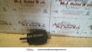 Usados Bomba de limpiaparabrisas delante Fiat Ducato (243/244/245) 2.0 JTD 11 Precio de solicitud ofrecido por Autodemontage M.J. Rutte B.V.