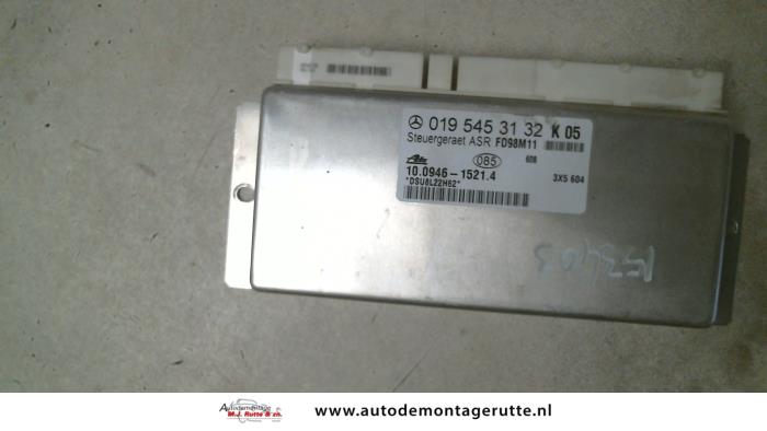 Ordenador ASR de un Mercedes-Benz C Combi (S202) 1.8 C180T 16V 1999