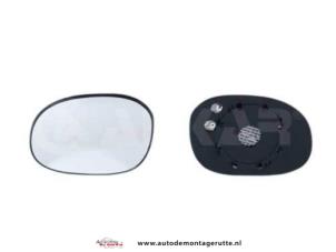 New Mirror glass, left Citroen C3 Price € 12,50 Inclusive VAT offered by Autodemontage M.J. Rutte B.V.