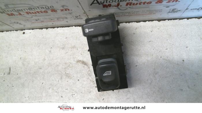 Usados Interruptor de ventanilla eléctrica Volvo S40 (VS) 1.8 16V Bi-Fuel Precio de solicitud ofrecido por Autodemontage M.J. Rutte B.V.