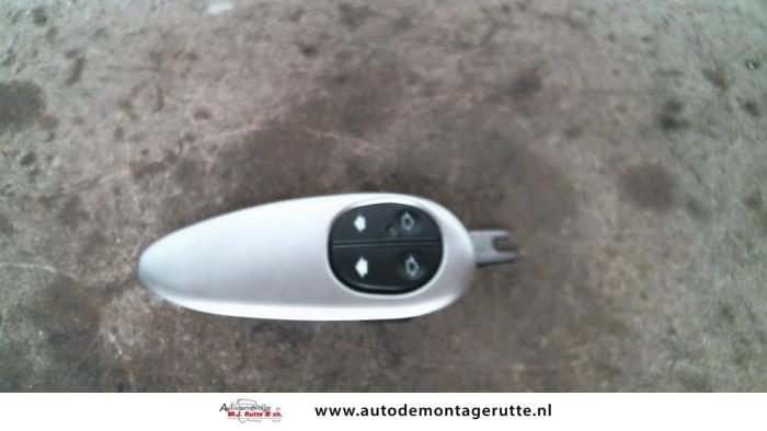 Usados Interruptor combinado de ventanillas Ford Puma 1.4 16V Precio de solicitud ofrecido por Autodemontage M.J. Rutte B.V.